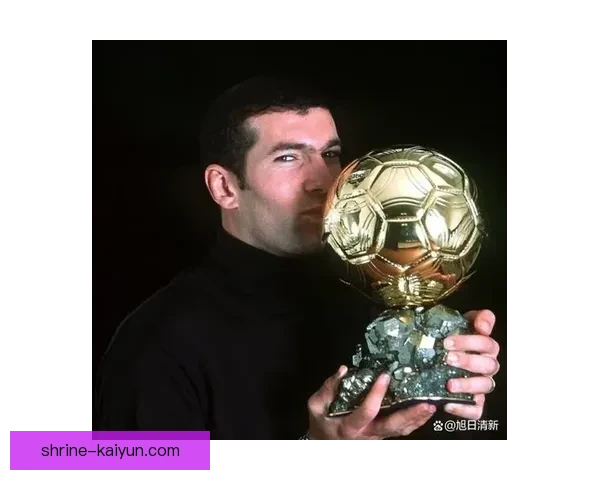 齐达内职业荣誉回顾，表现稳健成为足球历史传奇人物